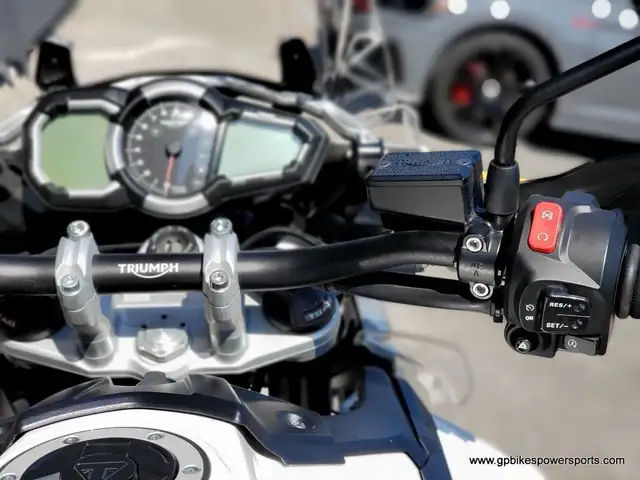 2017 Triumph Tiger Explorer XRX Crystal White in Street, Cruisers & Choppers in Oshawa / Durham Region - Image 8