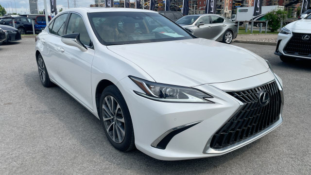 2024 Lexus ES 300h Premium / toit ouvrant / cuir / bluetooth Bie in Cars & Trucks in Laval / North Shore - Image 3