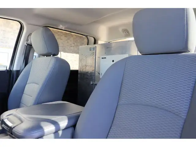 2015 Dodge RAM 4500 CREW DUALLY 6.7L CUMMINS 4X4, SERVICE BODY & in Cargo & Utility Trailers in Winnipeg - Image 3