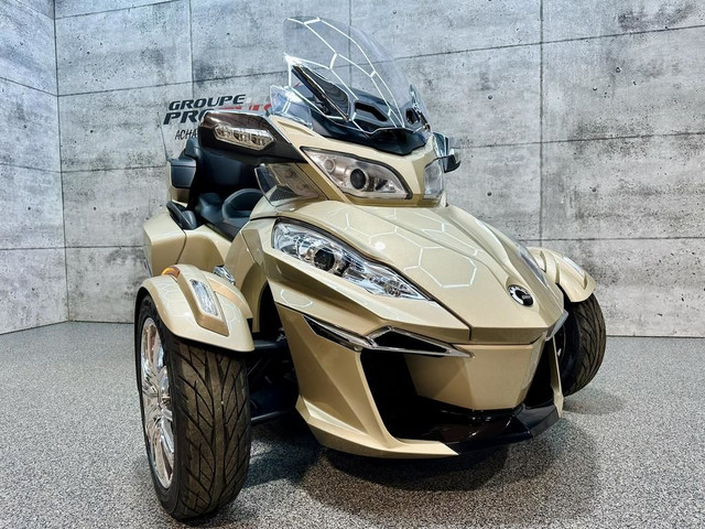 2017 Can-Am Spyder RT Limited | 30000km in Street, Cruisers & Choppers in Saguenay - Image 3