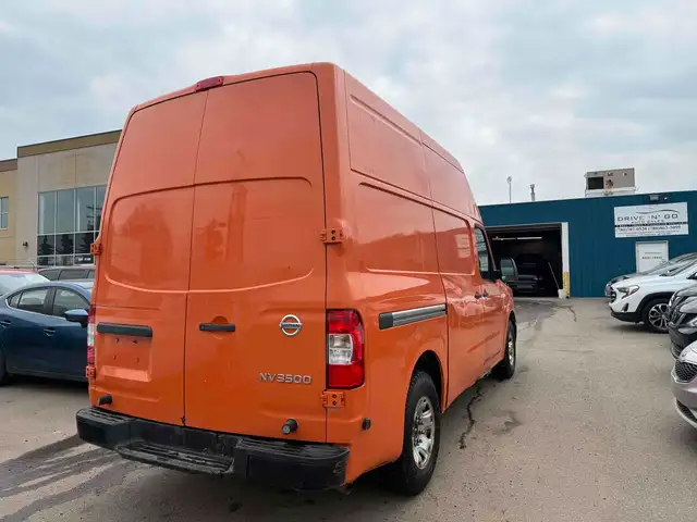 2014 Nissan NV 2500 HD S, High Roof Commercial Van, Shelving, Pa dans Autos et camions dans Ville d’Edmonton - Image 6