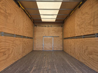 2019 GMC Savana G3500 - 16Ft Unicell Box - 7Ft Inside Height - 149,000km - Pre - Sale Inspected, Ful... (image 5)