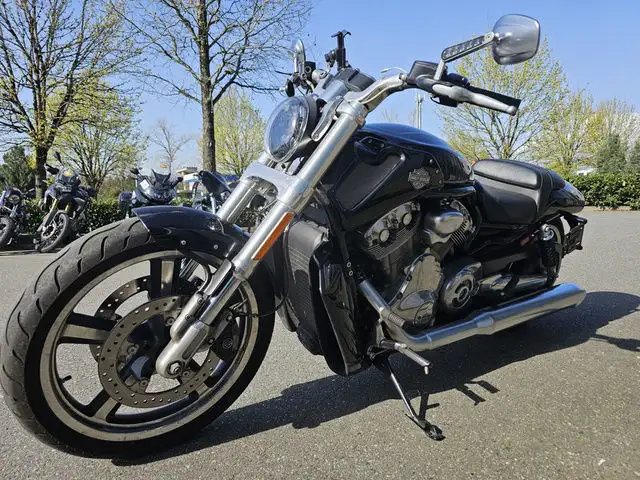 2010 Harley-Davidson VRSC V-Rod Muscle in Street, Cruisers & Choppers in Vancouver - Image 8