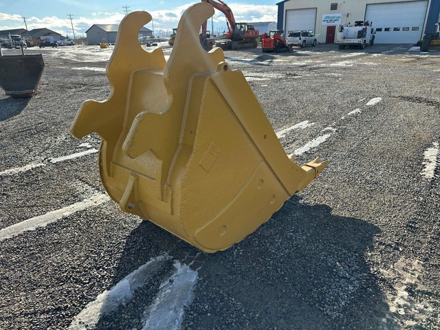 400 SERIES 48 EXCAVATOR DIG BUCKETin. N/A in Heavy Equipment in Regina - Image 4