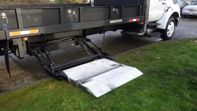 2008 ford F-750 18 Foot Flat Deck Regular Cab 2WD Diesel Dually  in Heavy Trucks in Richmond - Image 21