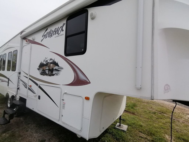 2012 FOREST RIVER CEDAR CREEK SILVERBACK 29RE in Travel Trailers & Campers in London - Image 2