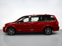 Family-friendly and loaded with amenities, our used 2016 Dodge Grand Caravan SXT Premium Plus is han... (image 1)