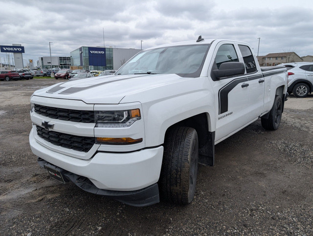2018 Chevrolet Silverado 1500 4WD CUSTOM DOUBLE CAB | CAMERA | B in Cars & Trucks in London - Image 2
