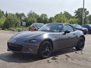 2021 Mazda MX-5 GS in Manual! | Carplay + Android Auto | 17 Black Alloys | LOW KM !