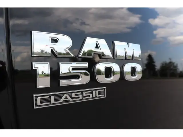 2022 Ram 1500 Classic SLT LUXURY EDITION CREW 4X4, LOADED/LEATHE in Cars & Trucks in Winnipeg - Image 38