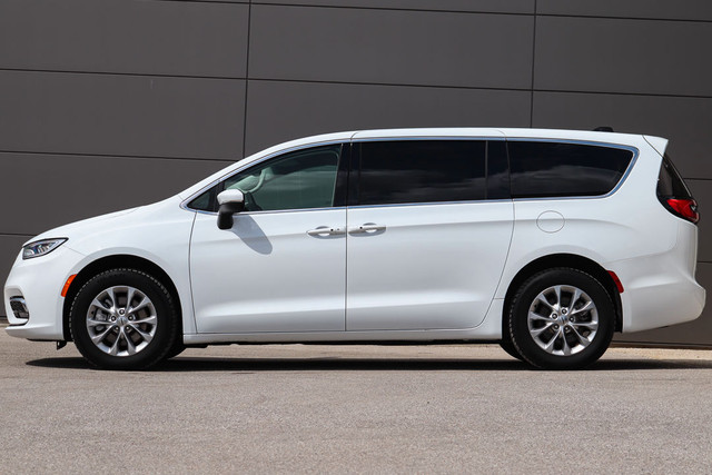 2023 Chrysler Pacifica Touring L AWD | 7 SEATER in Cars & Trucks in London - Image 3