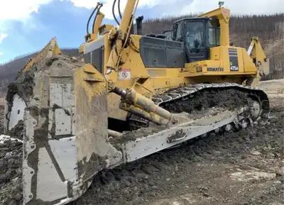 Brand New Tracks Newer Engine 8800 hrs New Turbos Installed 2000 hrs On Them New Segments New Fuel P...