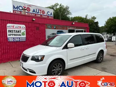 Introducing the luxurious and spacious 2015 Chrysler Town & Country S, This beauty is equipped with...