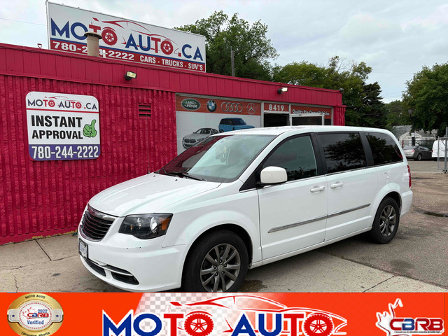2015 Chrysler Town & Country S in Cars & Trucks in Edmonton