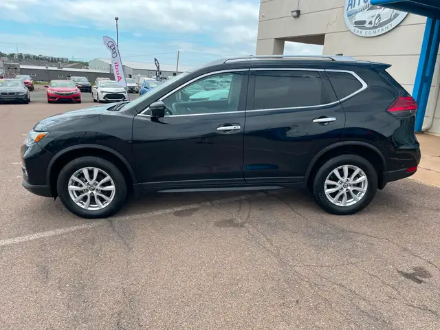 2017 Nissan Rogue SV AWD, ALLOY, SUNROOF in Cars & Trucks in Charlottetown - Image 3