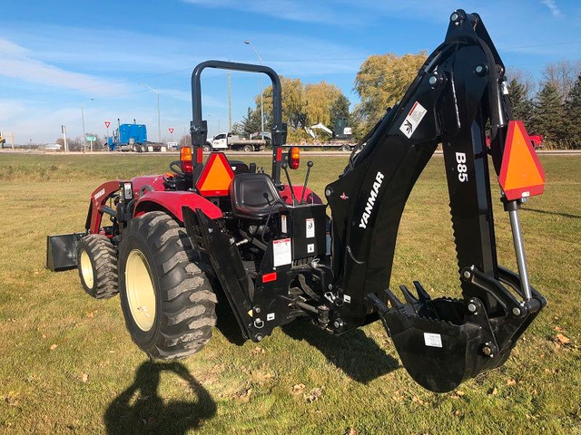 2022 YANMAR YT347 TRACTOR WITH LOADER AND BACKHOE in Farming Equipment in London - Image 2