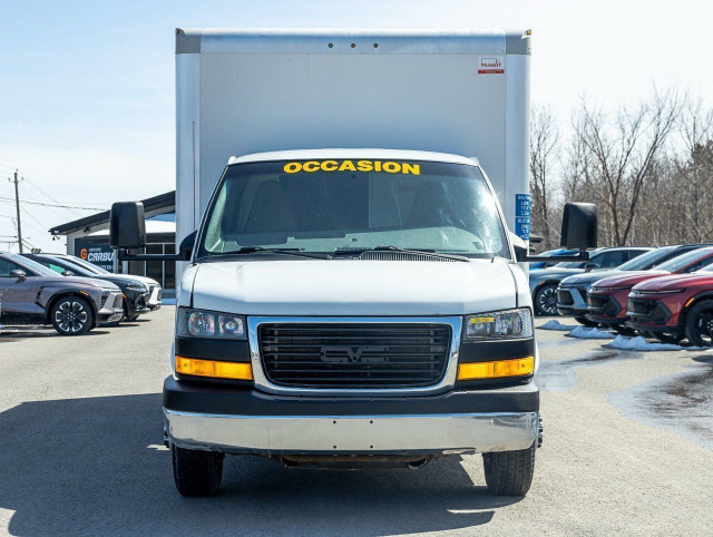 GMC Savana 3500 WT V8 6.0L *BOITE 16 PI.* CLIMATISEUR* DIFF AUTO in Cars & Trucks in Laurentides - Image 4