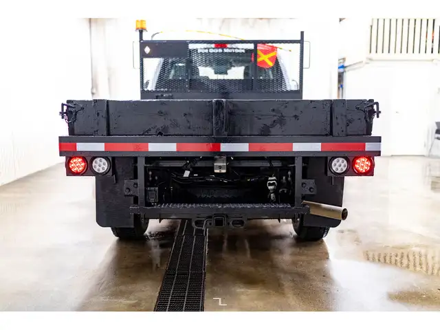 2023 Ford F-350 4x4 Crew Cab XL Deck BCam dans Autos et camions dans Grande Prairie - Image 9