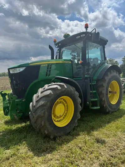 2013 John Deere 7230R -7280hrs -9.0L engine rated at 230 Horsepower -IVT transmission with left-hand...