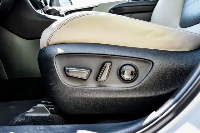 2019 Toyota RAV4 Hybrid Limited • SUNROOF • COOLED LEATHER • CP/ in Cars & Trucks in Cornwall - Image 29