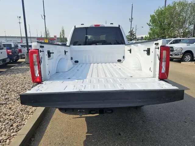 2023 Ford Super Duty F-250 SRW XLT 4WD Crew Cab 6.75' Box, 7.3L  in Cars & Trucks in St. Albert - Image 6
