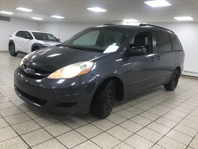 2007 Toyota Sienna LE in Cars & Trucks in Calgary - Image 2