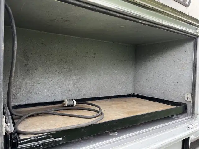 2008 Ram 5500 12 Foot Cube Van with Shelves in Heavy Trucks in City of Toronto - Image 16