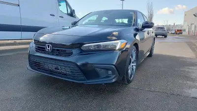 //ONE OWNER// Honda Sensing technologies Blind Spot Information system Front and Rear parking sensor...