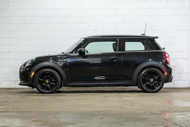 2023 MINI 3 Door Cooper SE Électrique | Innovation silencieuse in Cars & Trucks in City of Montréal - Image 4