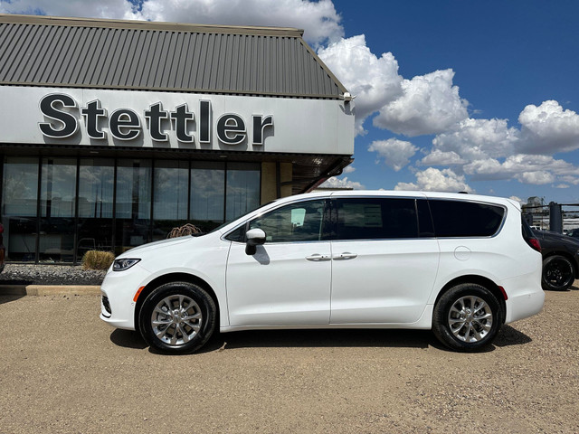  2023 Chrysler Pacifica TOURING L AWD! LEATHER! SAFETY SPHERE! in Cars & Trucks in Red Deer - Image 3