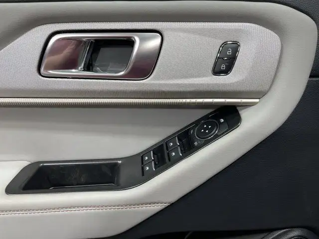 2025 Ford Explorer Active in Cars & Trucks in Strathcona County - Image 18