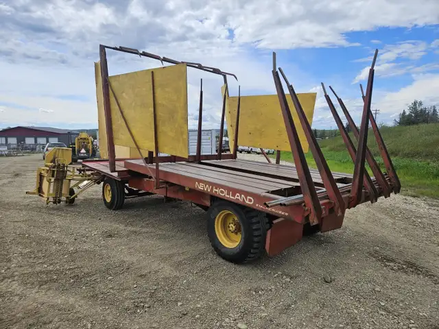 New Holland Square Bale Stackliner 1047 in Farming Equipment in Grande Prairie - Image 5