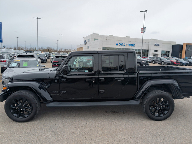 2021 Jeep Gladiator Overland 3.6L, REMOTE START, LEATHER HEAT... in Cars & Trucks in Calgary - Image 2