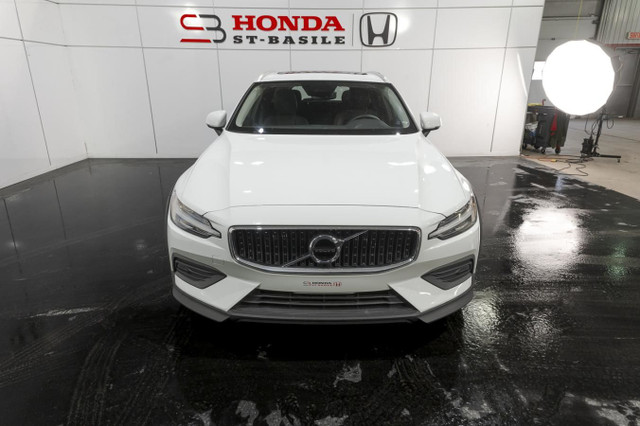 VOLVO V60 2020 CROSS COUNTRY T5 AWD + NAVI + LEATHER + PANORAMIC in Cars & Trucks in Longueuil / South Shore - Image 2