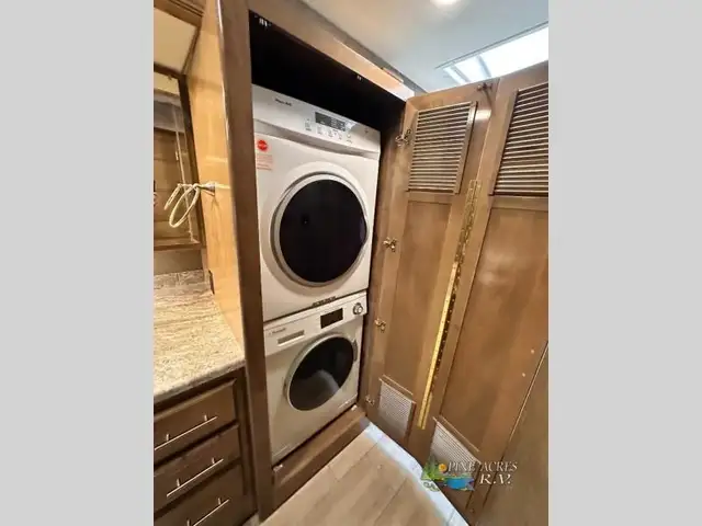 2020 Thor Motor Coach Challenger 37YT Washer & Dryer 12 k Miles in RVs & Motorhomes in Moncton - Image 27