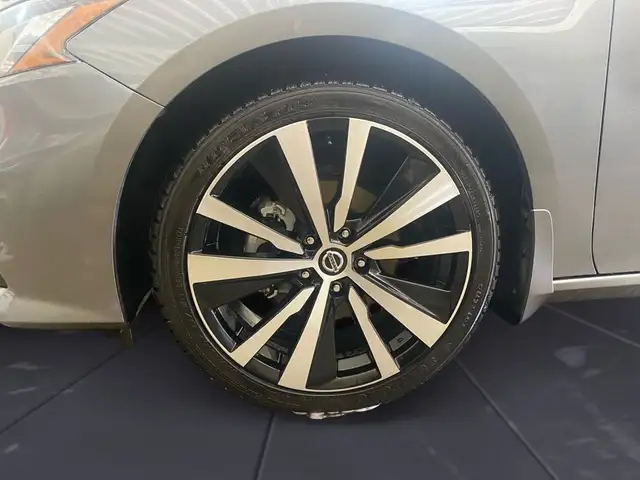 2022 Nissan Altima 2.5 Platinum in Cars & Trucks in Calgary - Image 12