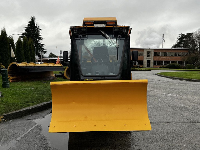2015 Camoplast SW 4S MT6 Articulating Plow with Sander Trailer in Heavy Trucks in Edmonton - Image 3
