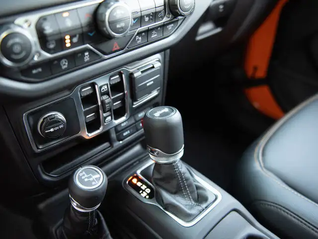 2025 Jeep Wrangler Sahara in Cars & Trucks in Calgary - Image 19