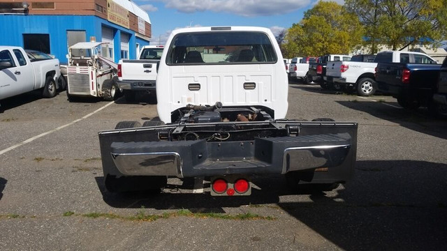 2007 Ford F-350 XL cab and chassis, low km in Cars & Trucks in Thunder Bay - Image 3