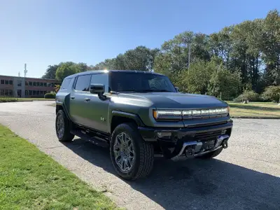 HUMMER EV First Edition Extreme Off-Road package Skid platesr, Rock sliders 35-inch mud-terrain tire...