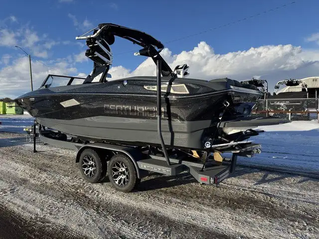 2025 Centurion NV233 in Powerboats & Motorboats in Kelowna - Image 5