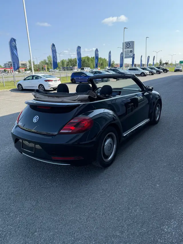 2018 Volkswagen Beetle Convertible Coast Blind spot,siège chauff in Cars & Trucks in Laval / North Shore - Image 3