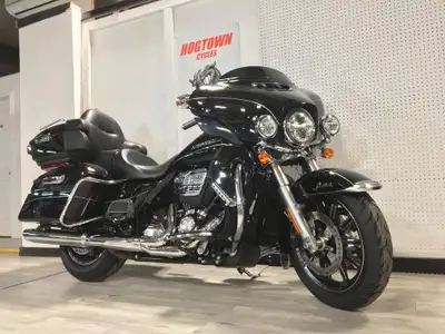 2017 Ultra Limited, 107 Ci Liquid Cooled V-Twin, New Tires, Factory Chrome Wheels, Heated Grips, 6.5...