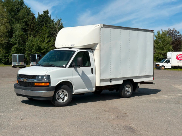 2019 Chevrolet Express Commercial Cutaway CUBE 12 PIEDS DECK, V8 in Cars & Trucks in Victoriaville