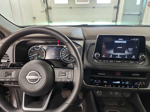 2023 Nissan Rogue SV Moonroof SV/AWD/PANO/9000KM/OFF 1 OWNER... in Cars & Trucks in Belleville - Image 2