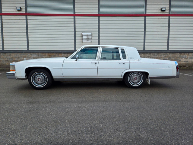 1989 Cadillac Brougham D'Elegance / 24in Wheels + OEM Wheels Pei in Classic Cars in West Island - Image 4