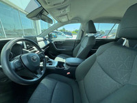 This Toyota RAV4 delivers a Regular Unleaded I-4 2.5 L/152 engine powering this Automatic transmissi... (image 3)