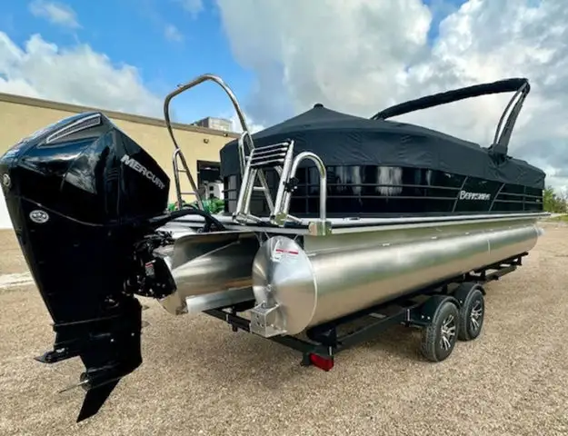 2025 Berkshire Pontoons 24RFX CTS 3.0 in Powerboats & Motorboats in Winnipeg - Image 4