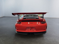 Decouvrez cette icone de performance allemande, alliant puissance, precision et style. Cette Porsche... (image 6)