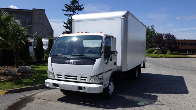 2006 Isuzu NPR 16 Foot Cube Van 3 Seat Diesel in Cars & Trucks in Richmond - Image 4